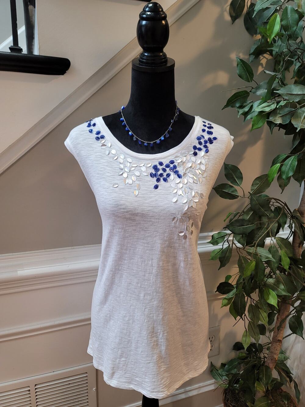 Joe Fresh Tank Top Women's Size XL Silver Sequined Leaf Sleeveless Round Neck